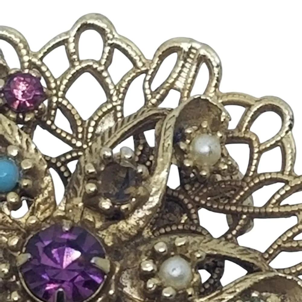 VINTAGE ORNATE FILIGREE DESIGN GOLDTONE & FAUX JEWEL STATEMENT BROOCH